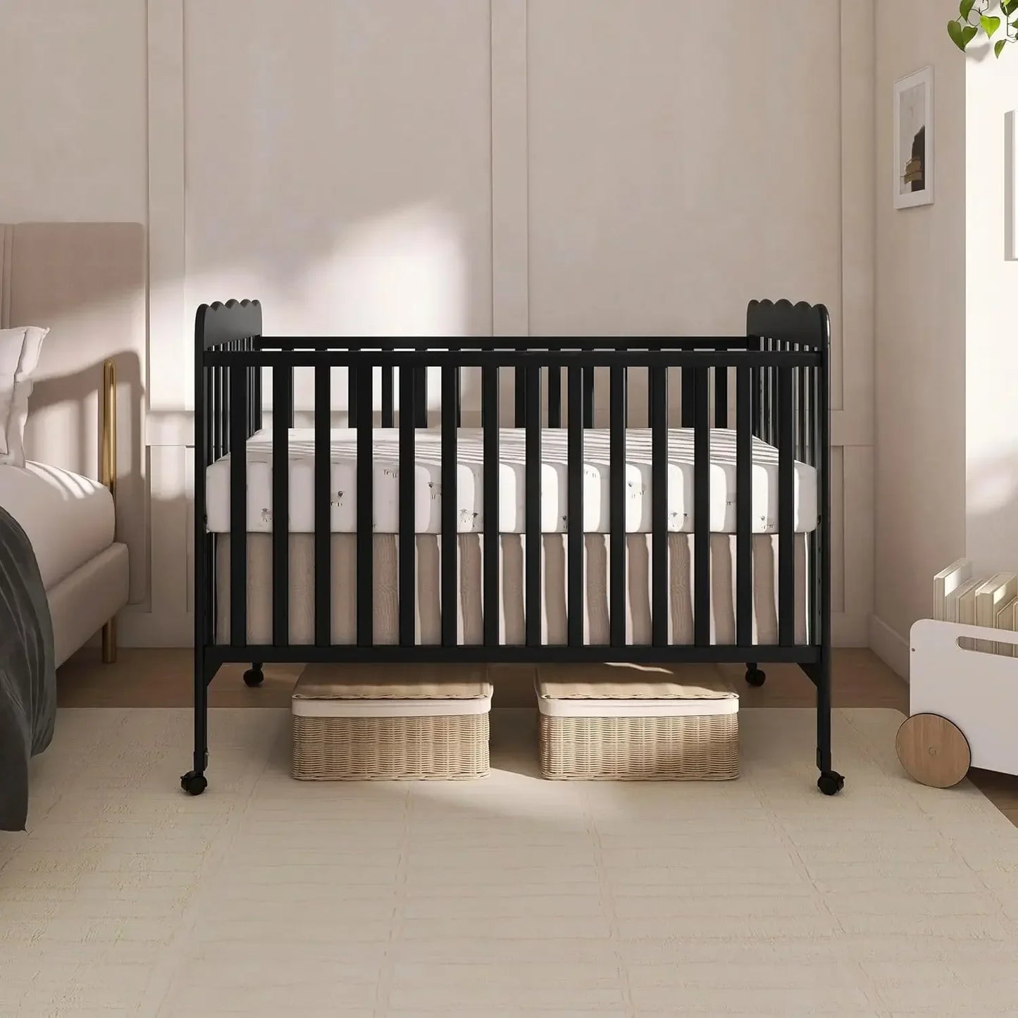Classic 3in1 Convertible Baby Crib Converts to Day Bed